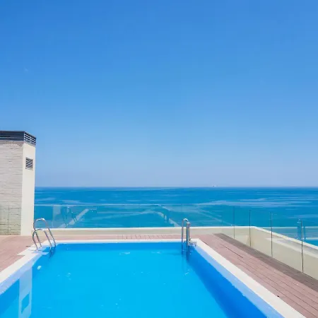 Cubo's Sea View Pacifico Street & Free Parking